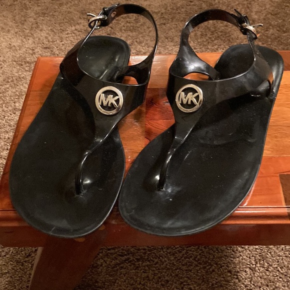 MICHAEL KORS BLACK SANDALS. SIZE 8. GUC - Picture 5 of 6